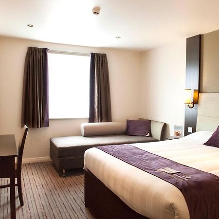 Premier Inn Guildford North - A3 Bagian luar foto