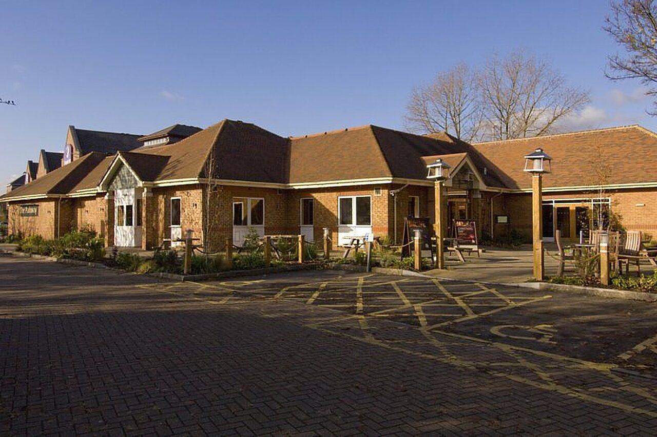 Premier Inn Guildford North - A3 Bagian luar foto