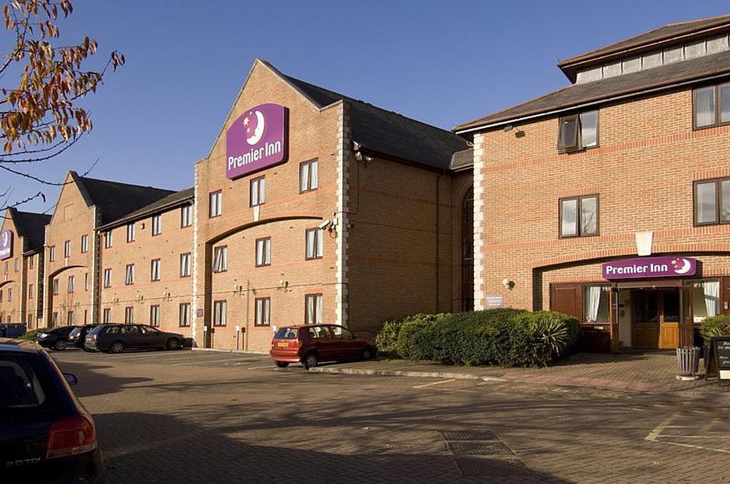 Premier Inn Guildford North - A3 Bagian luar foto