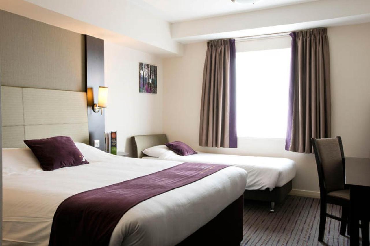 Premier Inn Guildford North - A3 Bagian luar foto