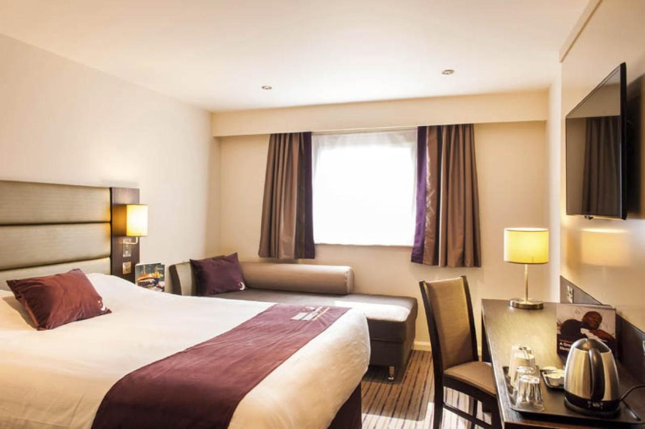 Premier Inn Guildford North - A3 Bagian luar foto