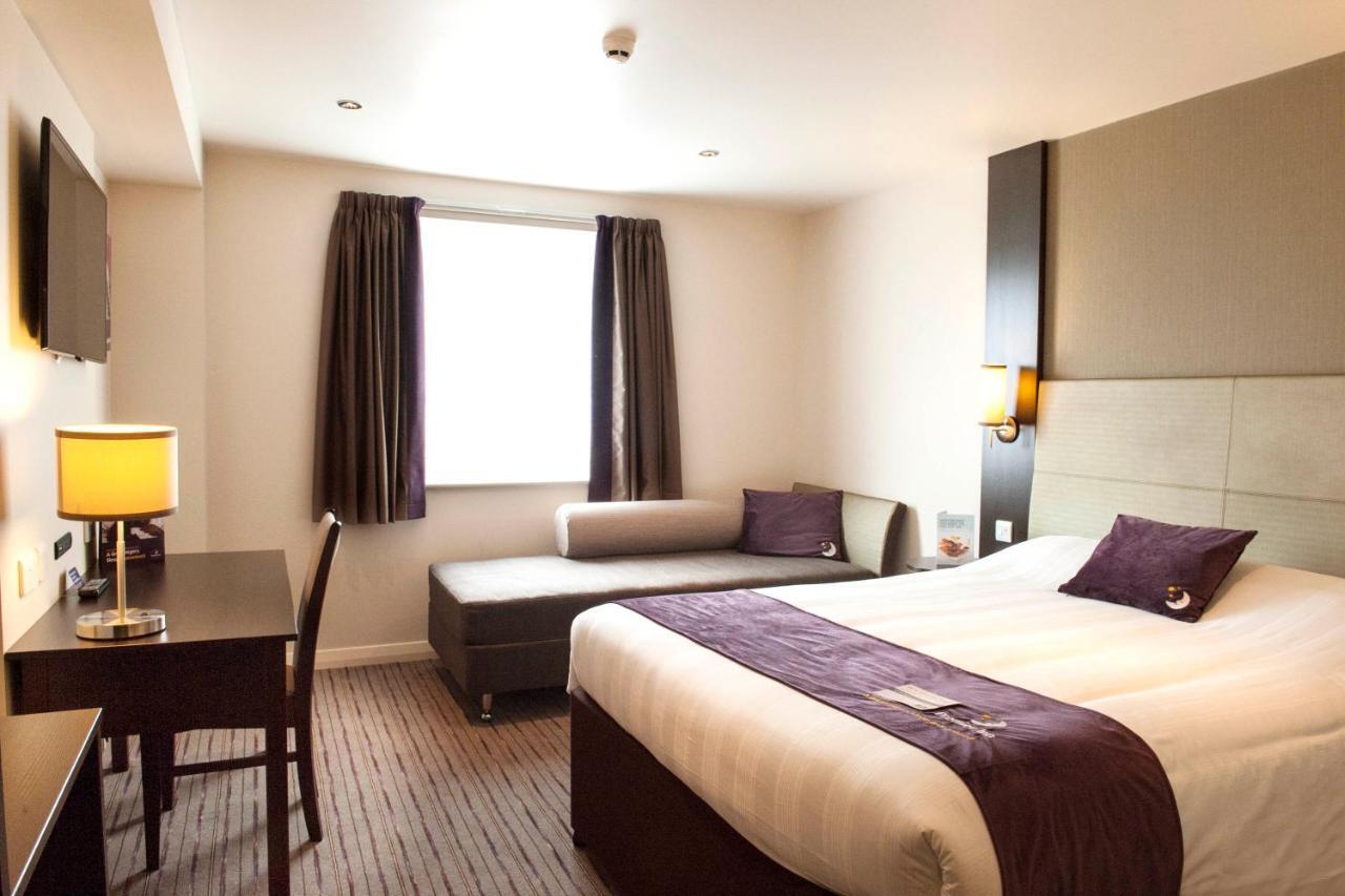 Premier Inn Guildford North - A3 Bagian luar foto