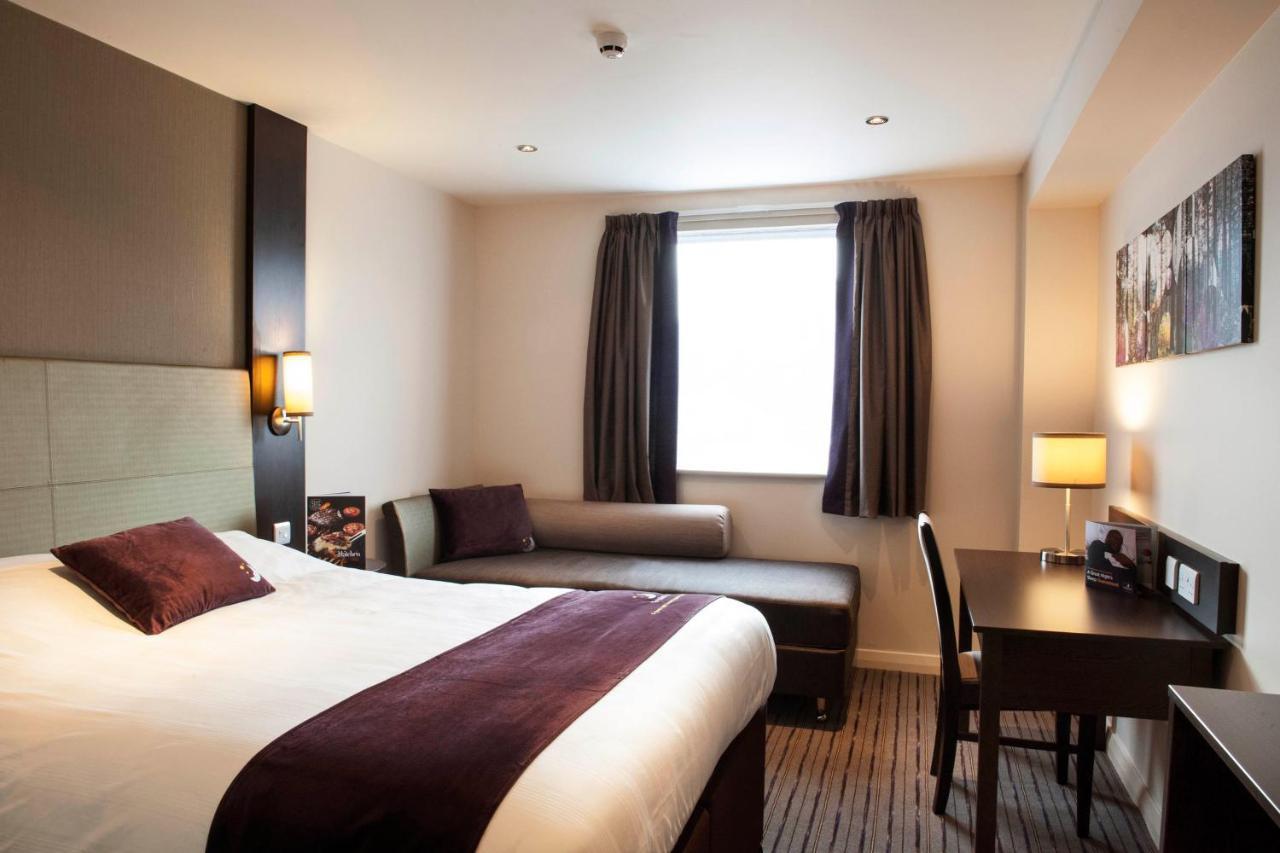 Premier Inn Guildford North - A3 Bagian luar foto