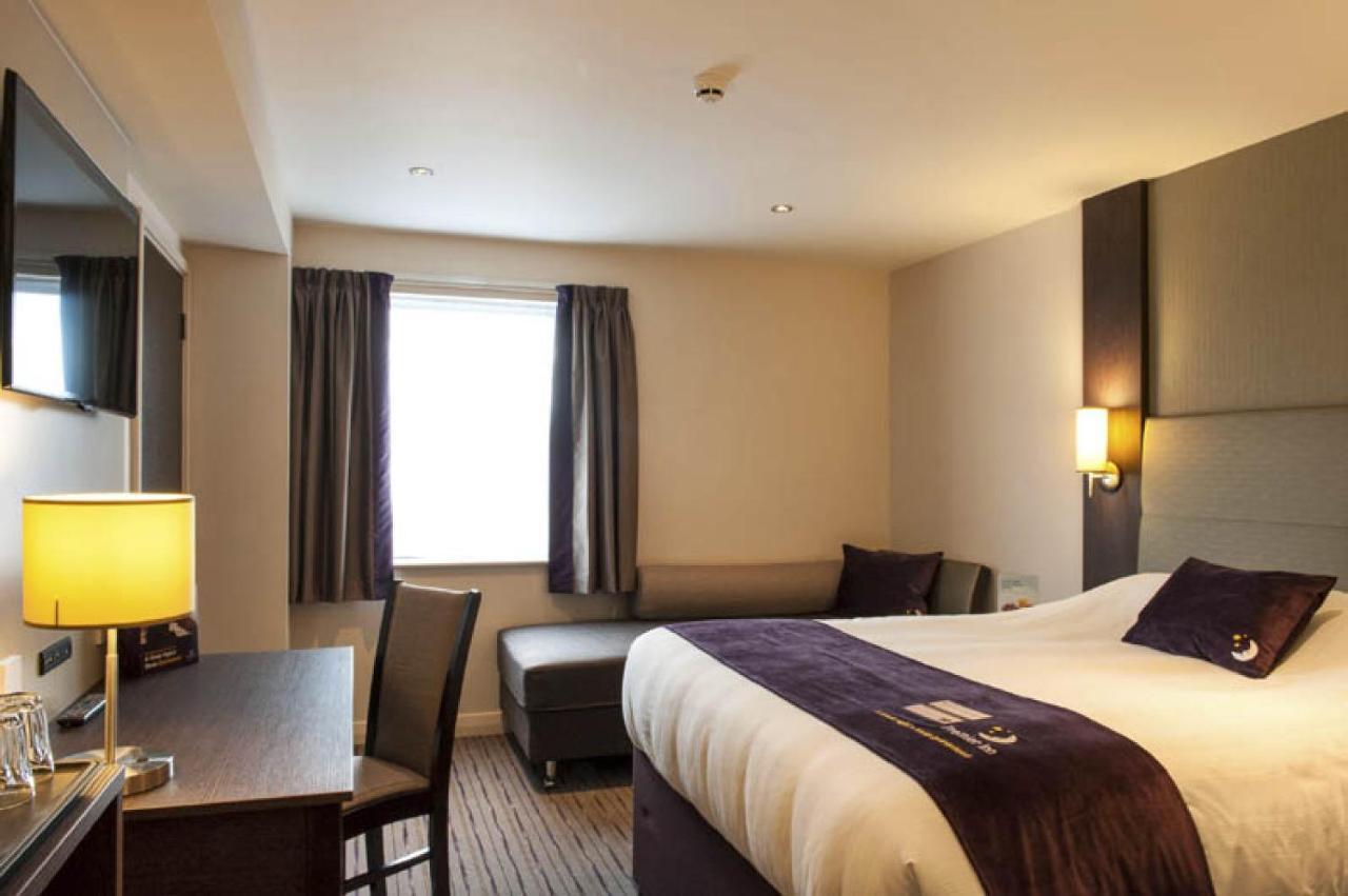 Premier Inn Guildford North - A3 Bagian luar foto