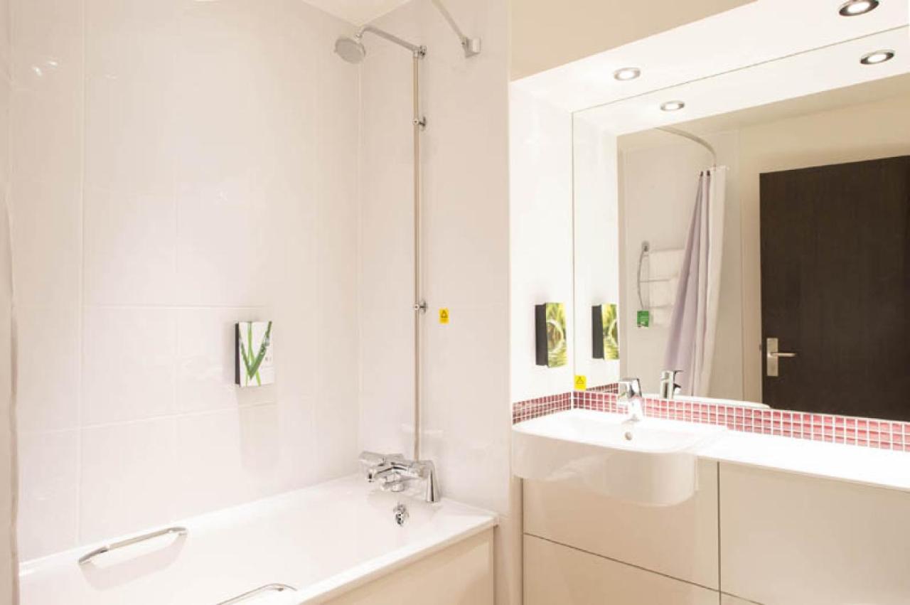 Premier Inn Guildford North - A3 Bagian luar foto