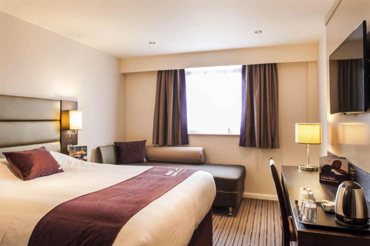 Premier Inn Guildford North - A3 Bagian luar foto